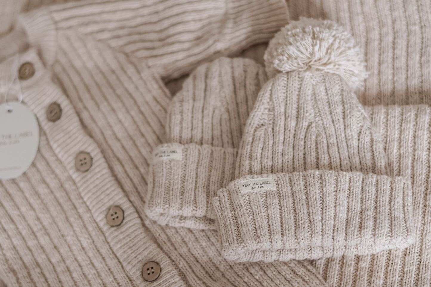 NEWBORN BABYMUTS Baby Coco (met PomPom)