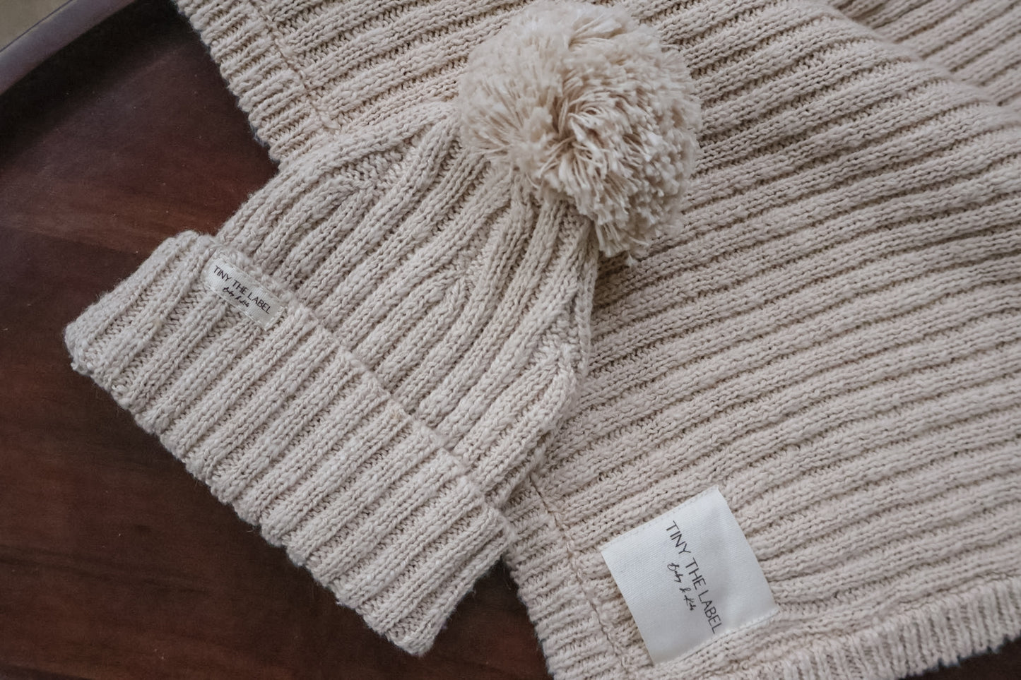 NEWBORN BABYMUTS Baby Coco (met PomPom)
